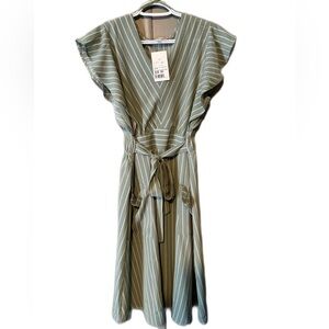 Monteau  Dress with Fabric Belt NWT Size Large